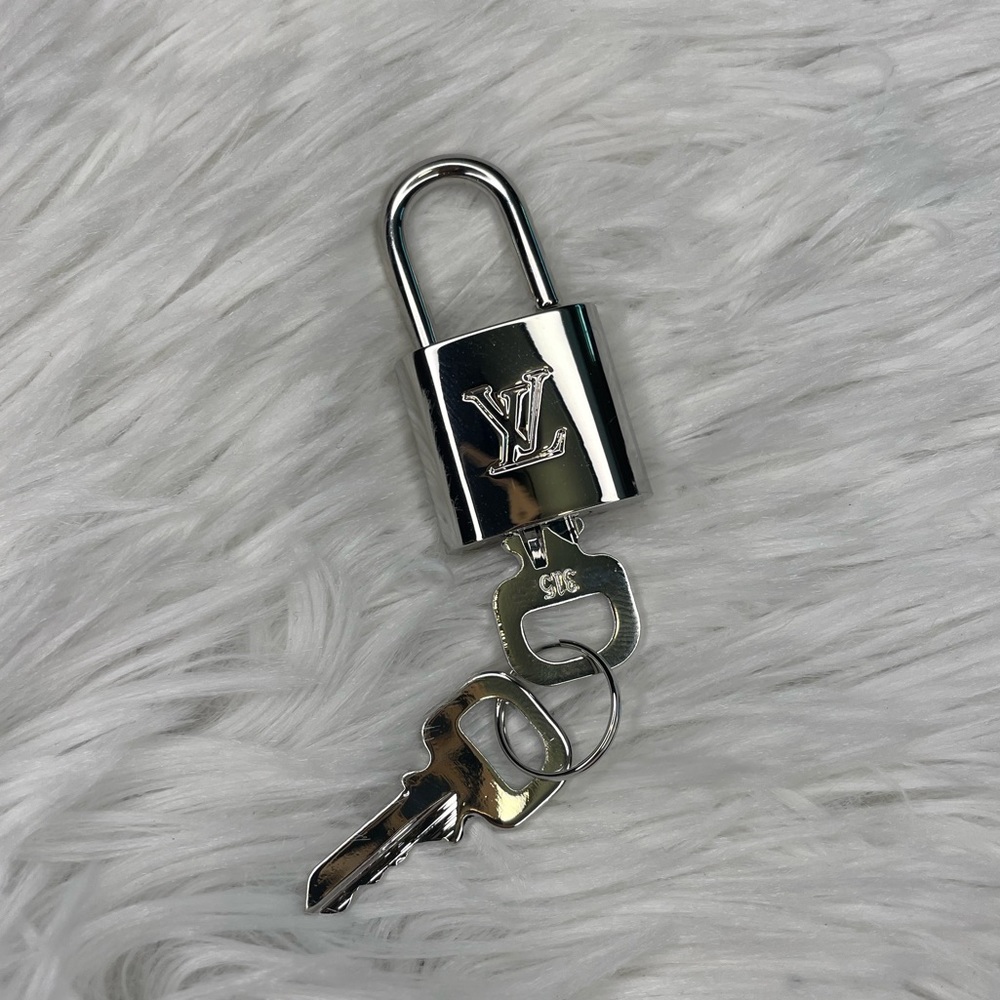 Louis Vuitton Silver Lock & 2 Keys #315